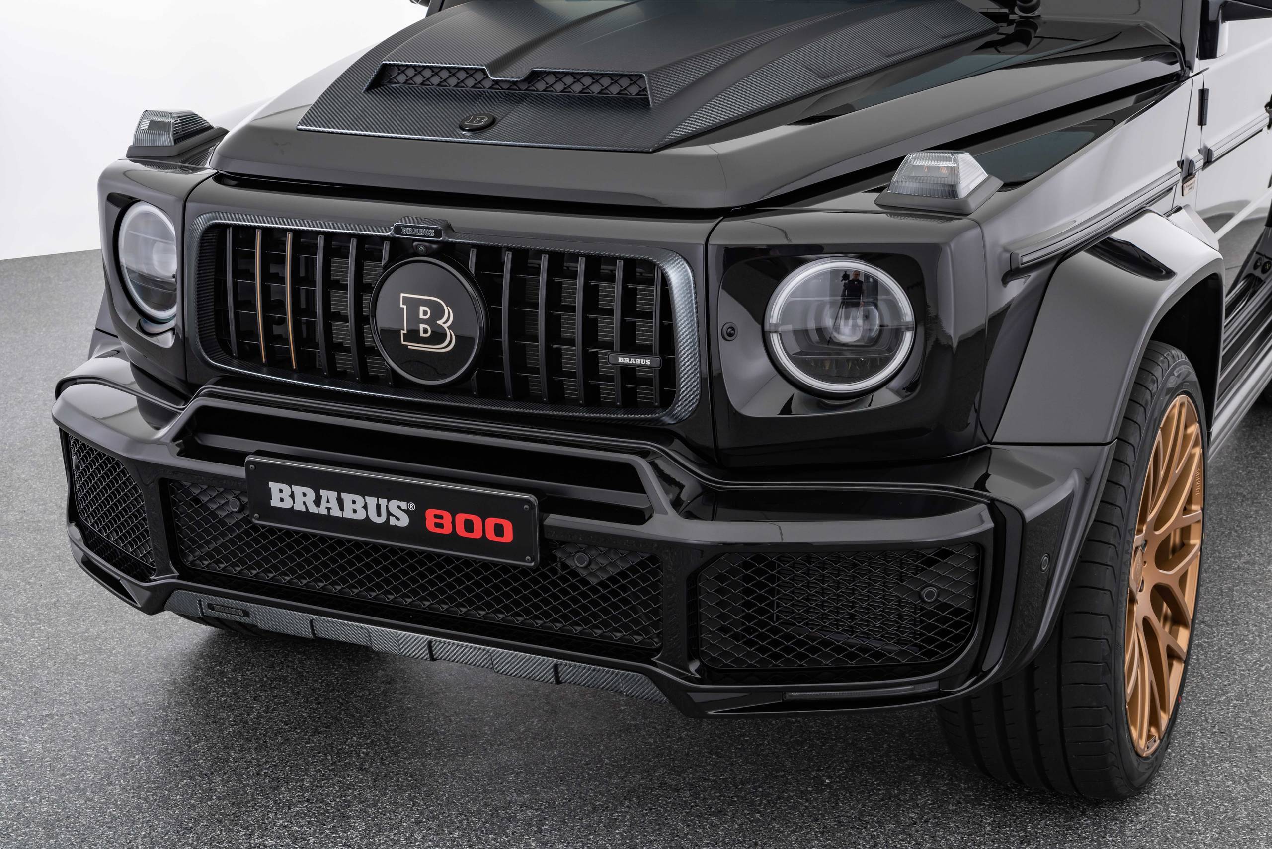 BRABUS 800 BLACK & GOLD (18)