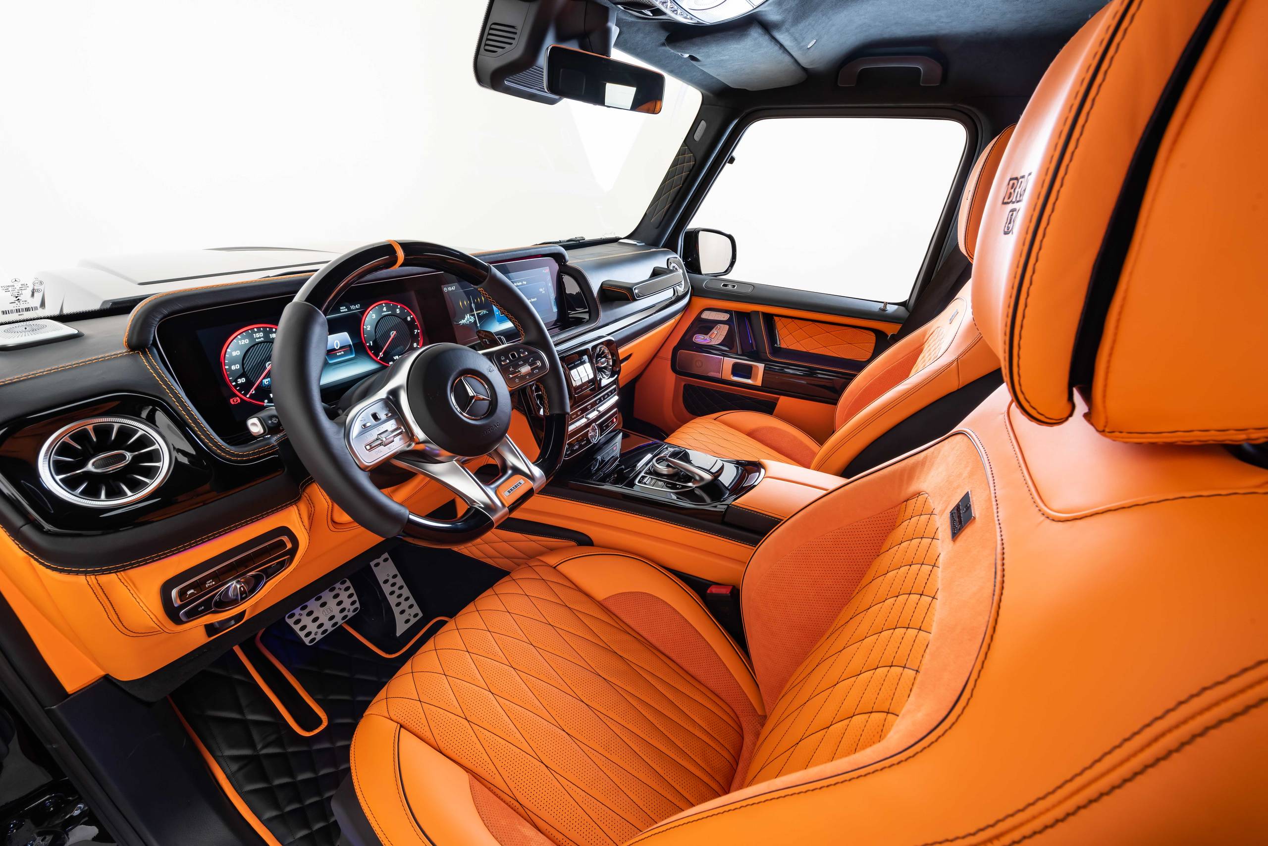 INTERIOR_orange-black (9)