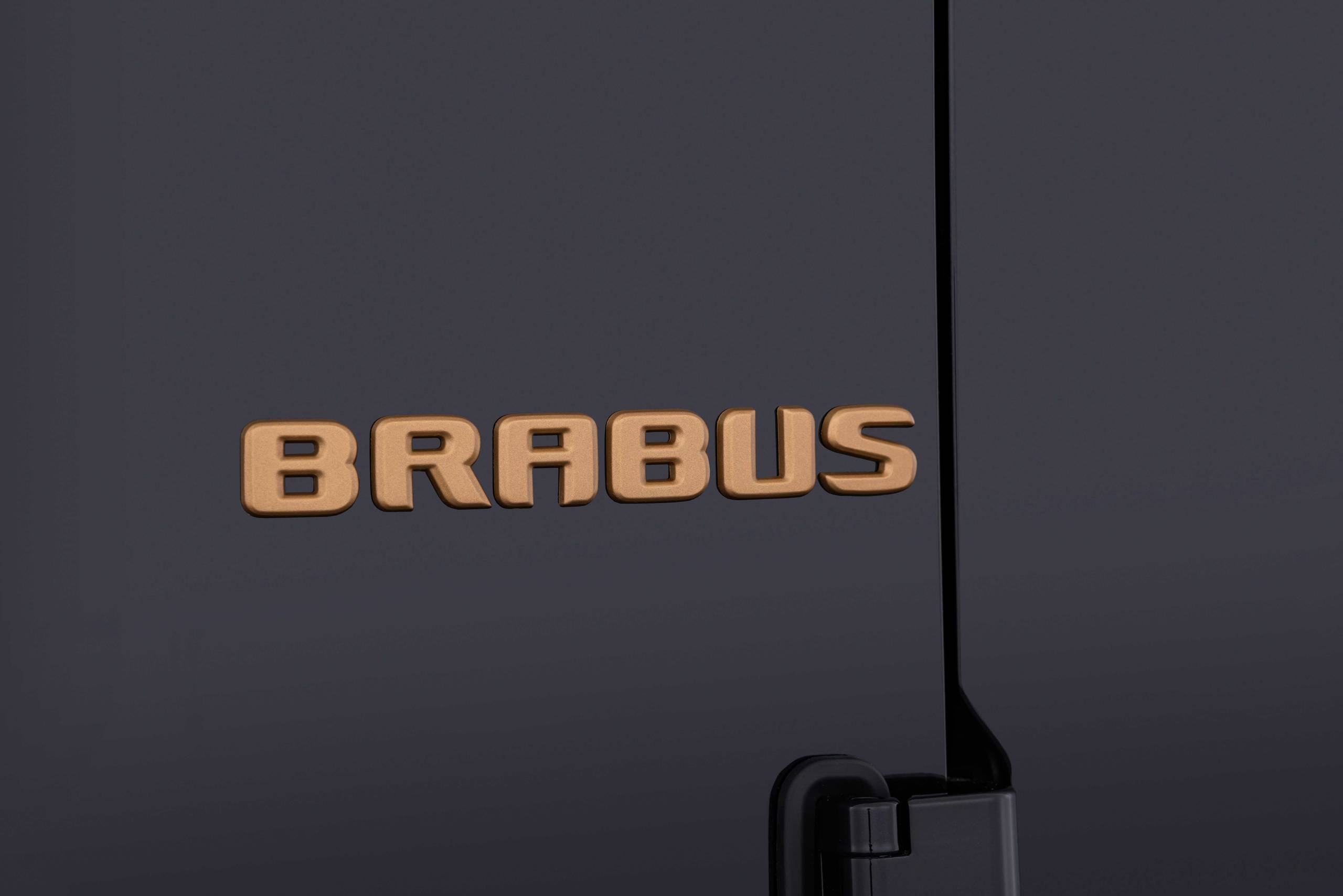 BRABUS 800 BLACK & GOLD (9)