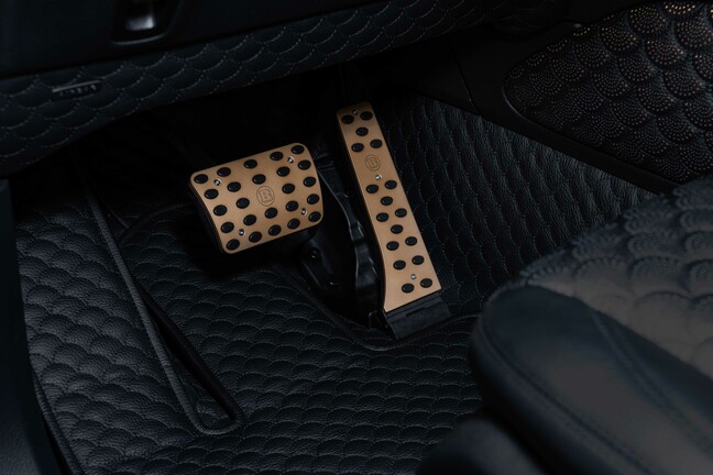 BRABUS 800 BLACK & GOLD (21)