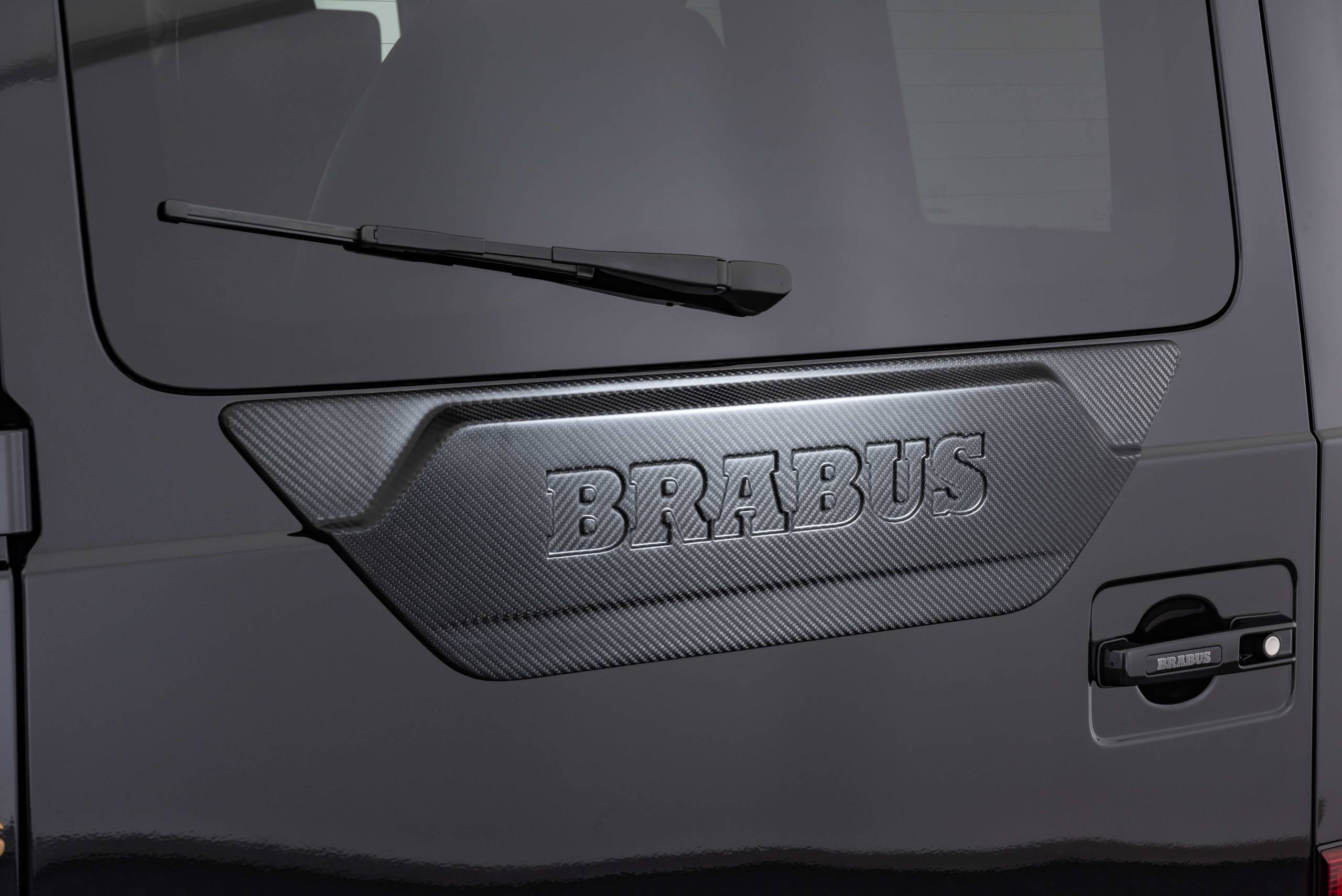 BRABUS 800 BLACK & GOLD (8)