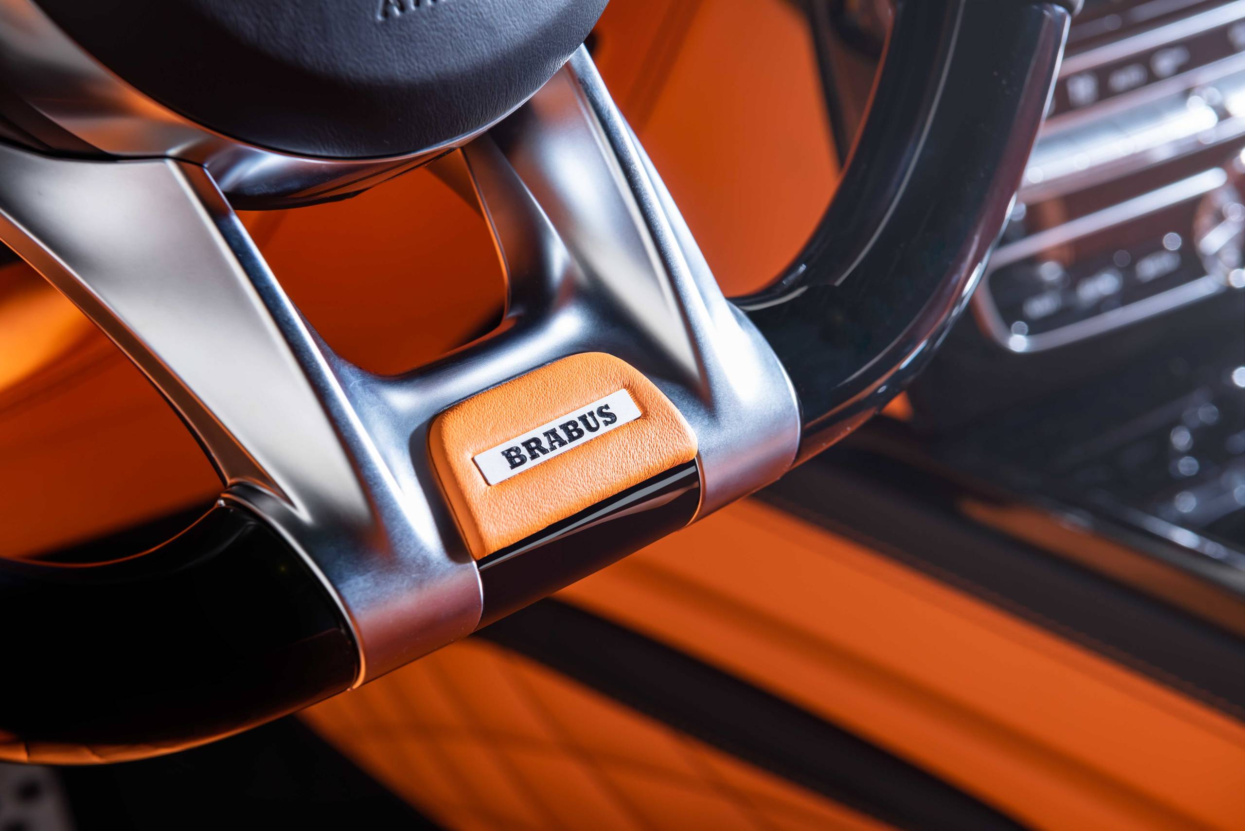 INTERIOR_orange-black (7)