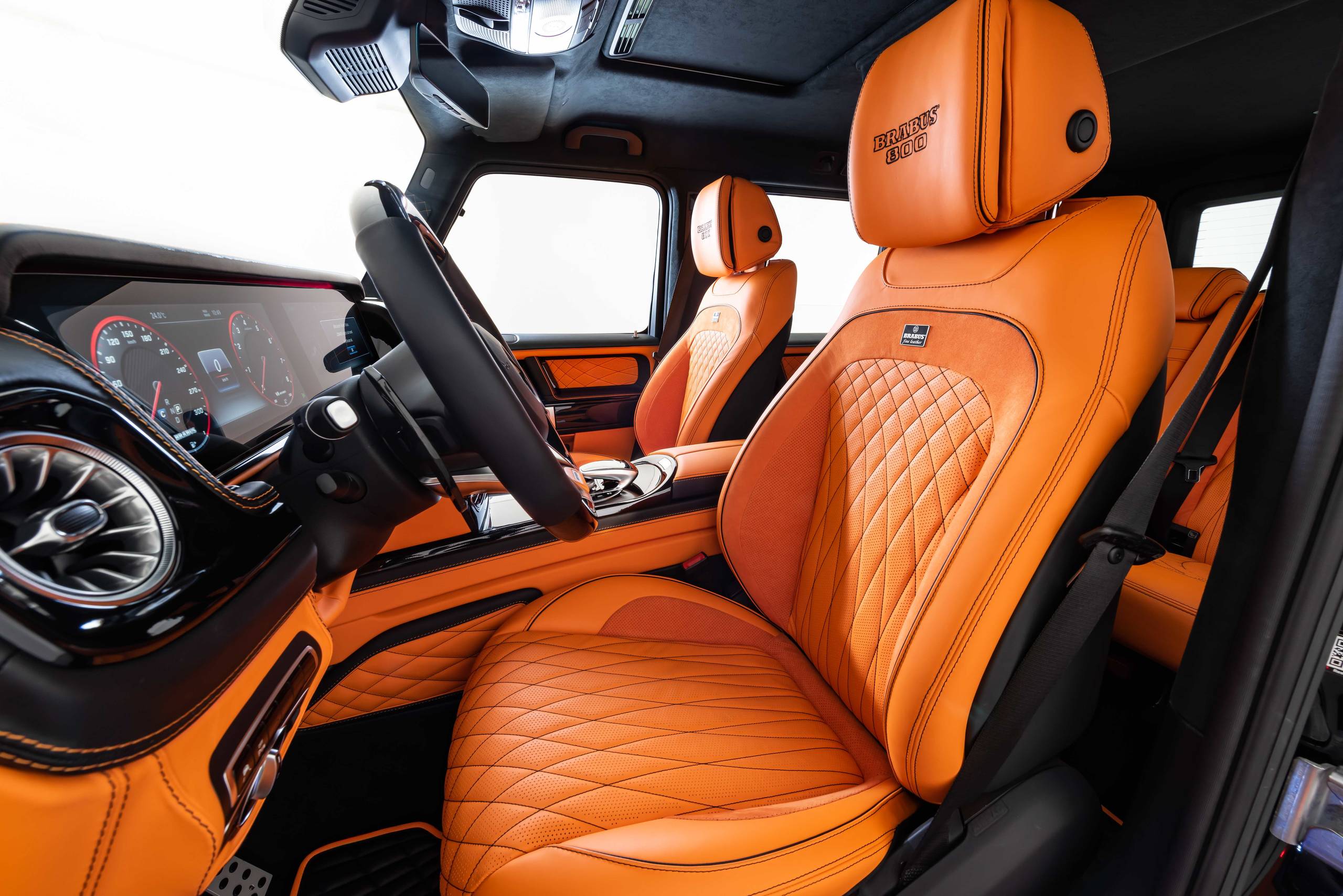 INTERIOR_orange-black (10)