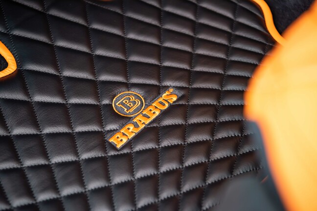 INTERIOR_orange-black (1)