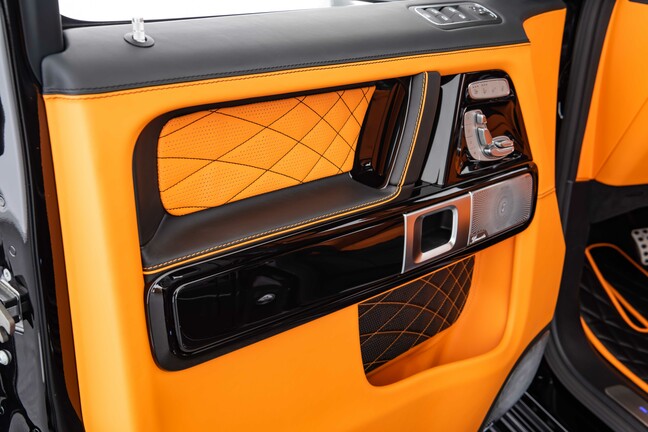 INTERIOR_orange-black (2)