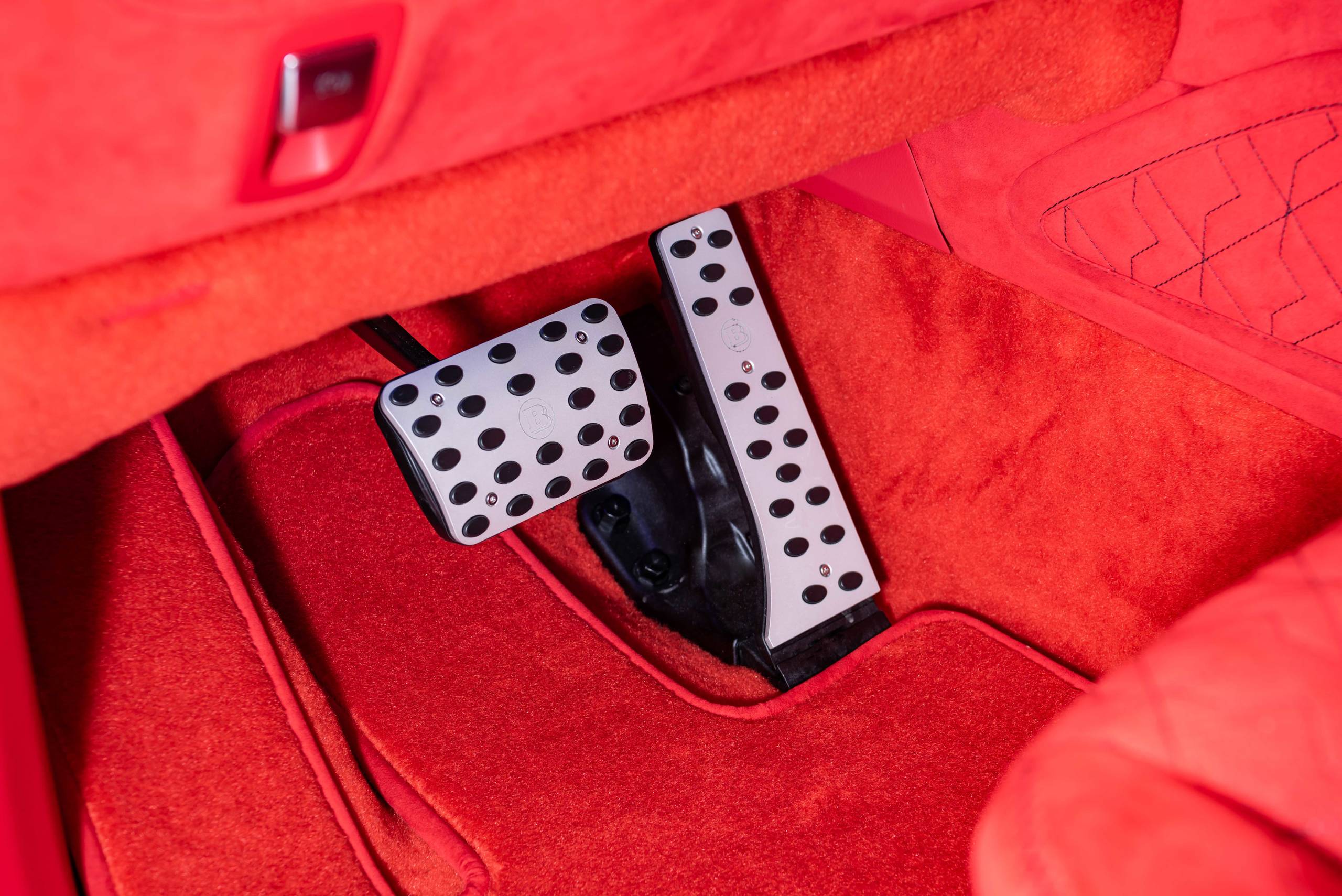 INTERIOR_red (3)